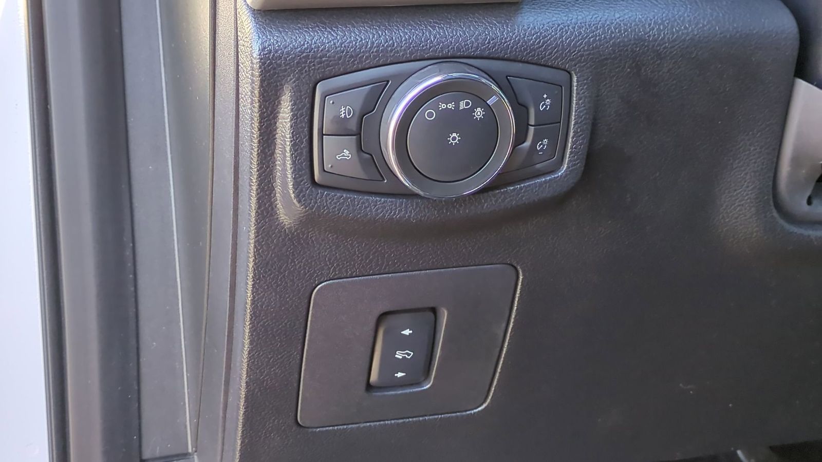 Thumbnail: 2016 Ford F-150 - 19