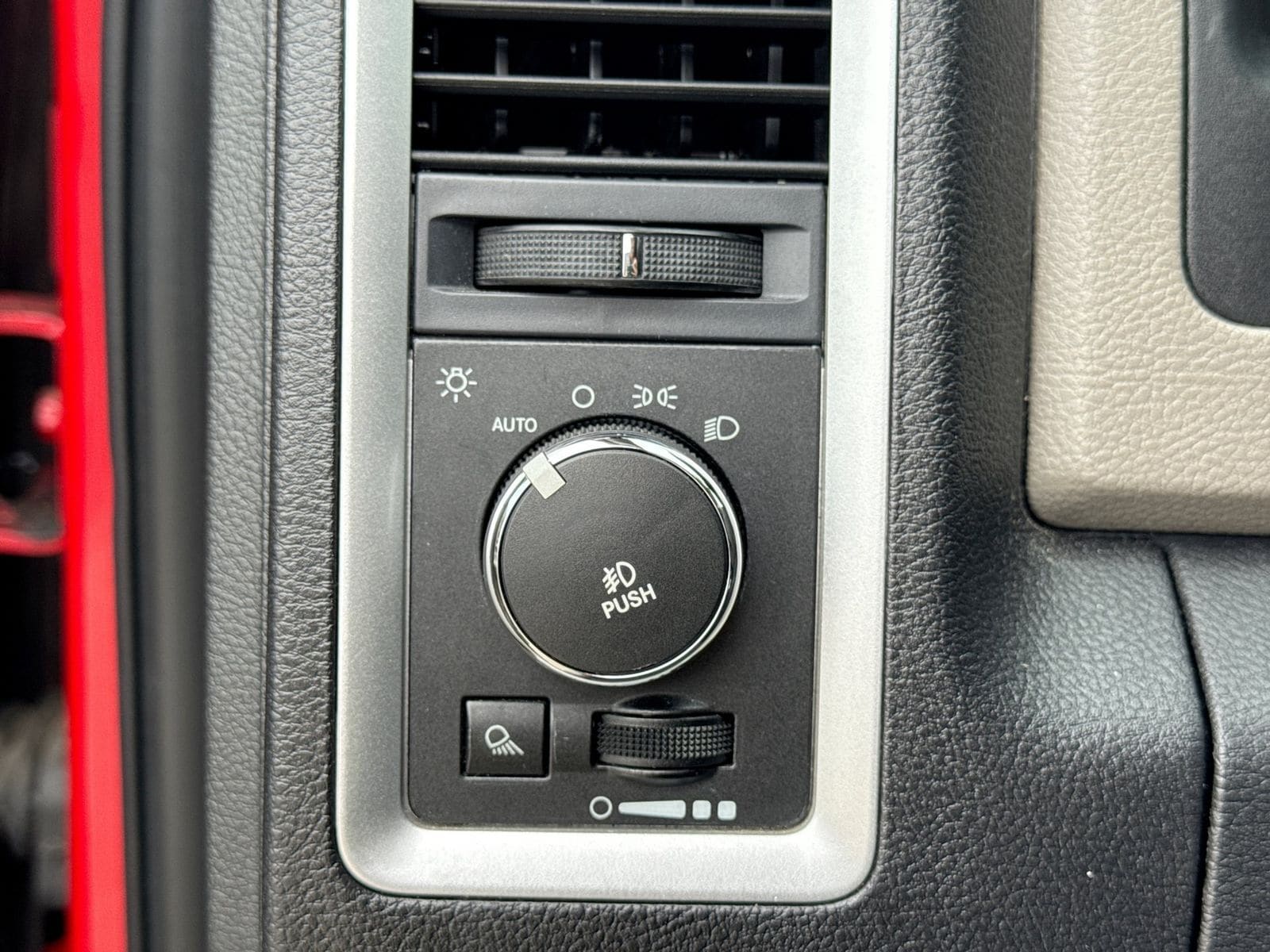 Thumbnail: 2011 RAM 1500 - 33