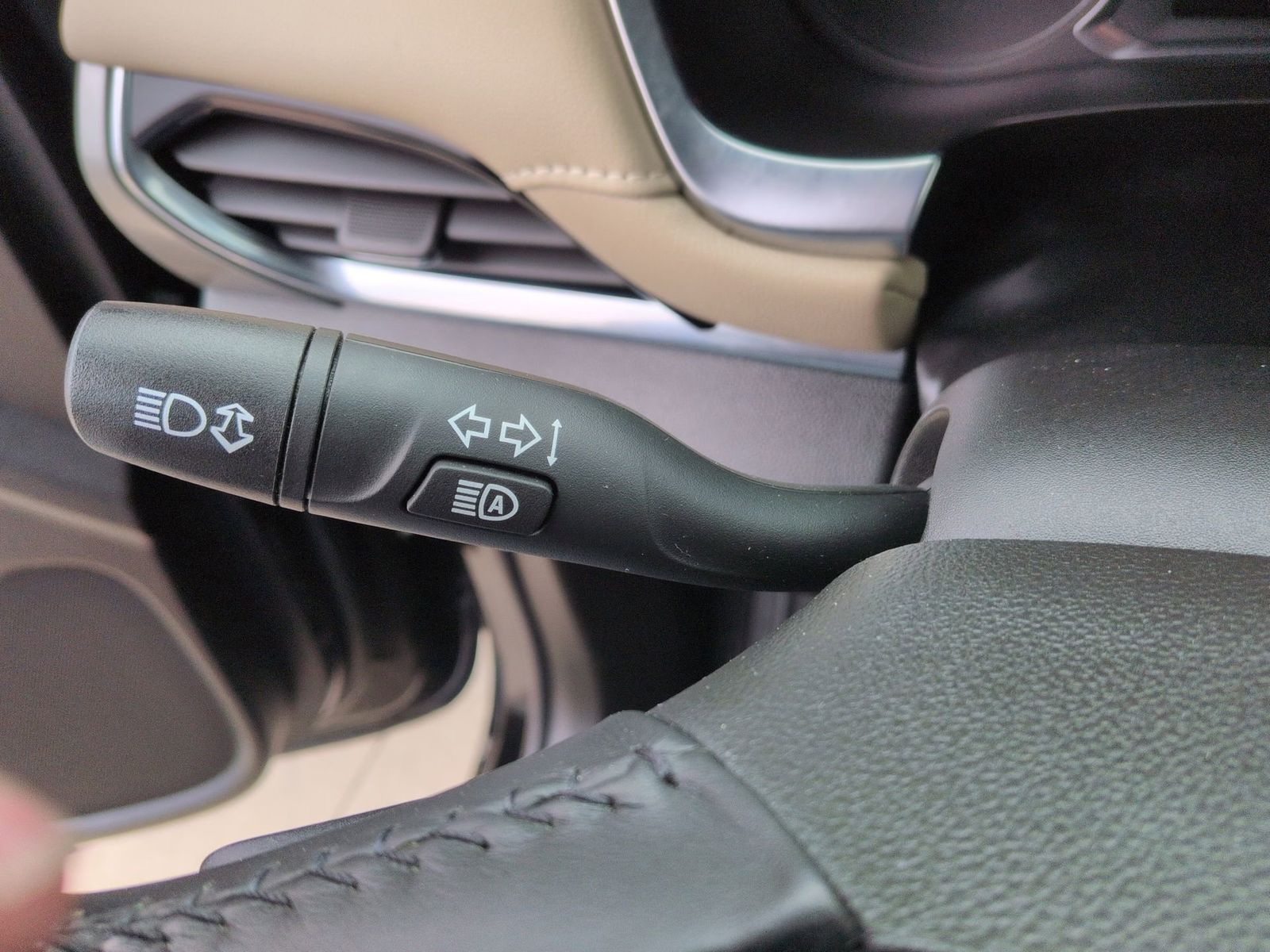 Thumbnail: 2022 Chevrolet Traverse - 30