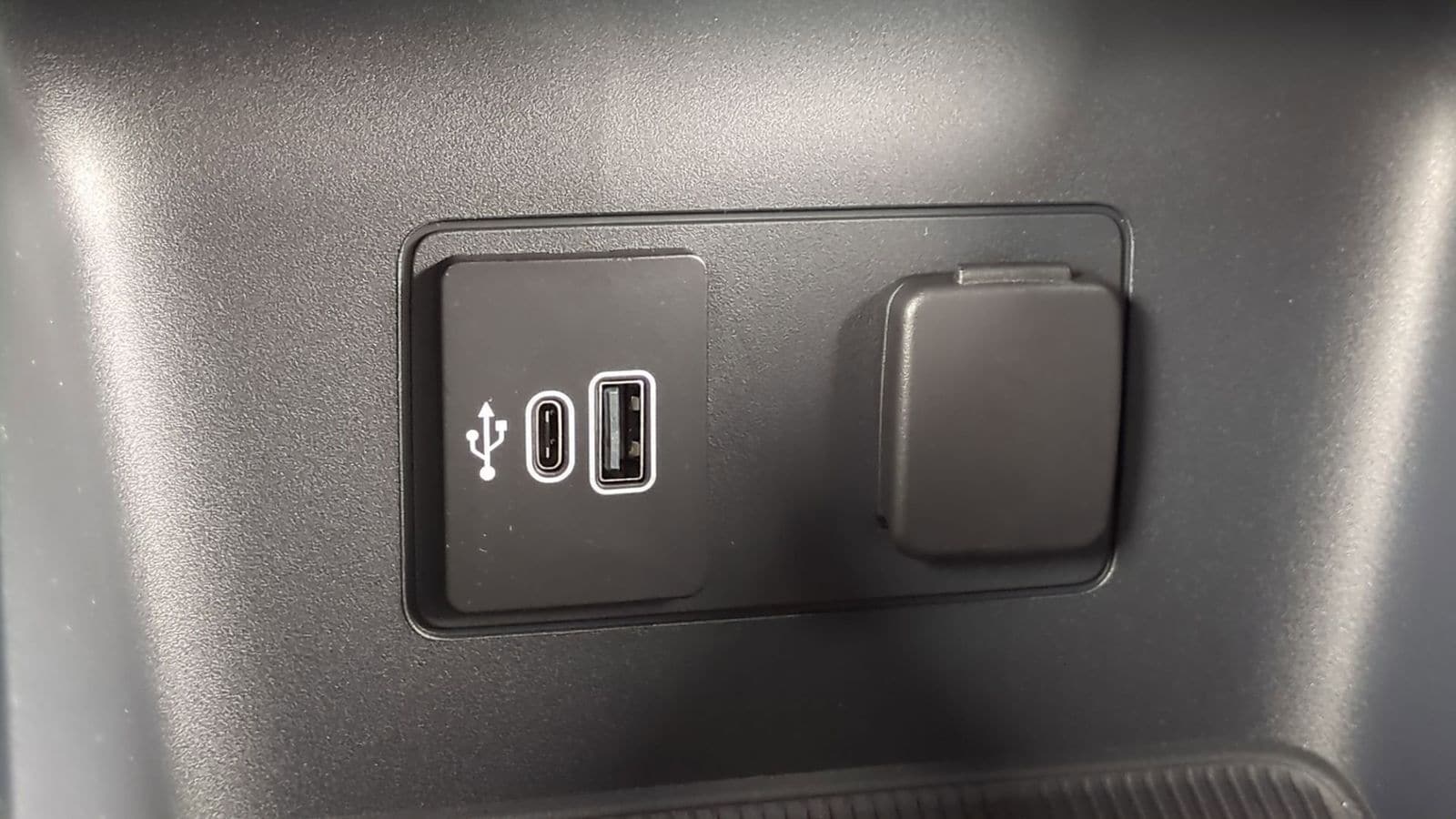 Thumbnail: 2026 Ford Explorer - 31