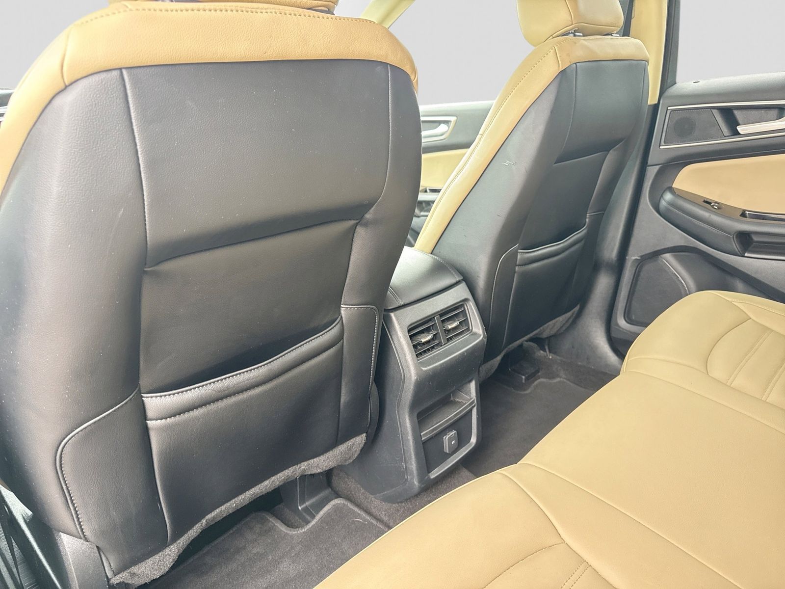 Thumbnail: 2020 Ford Edge - 17