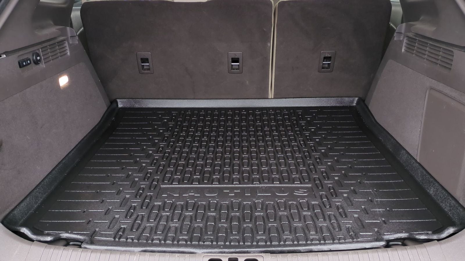 Thumbnail: 2022 Lincoln Nautilus - 41