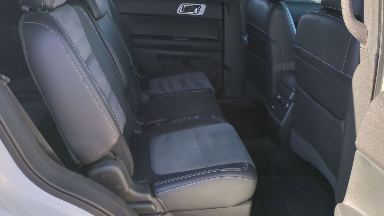 Thumbnail: 2015 Ford Explorer - 23