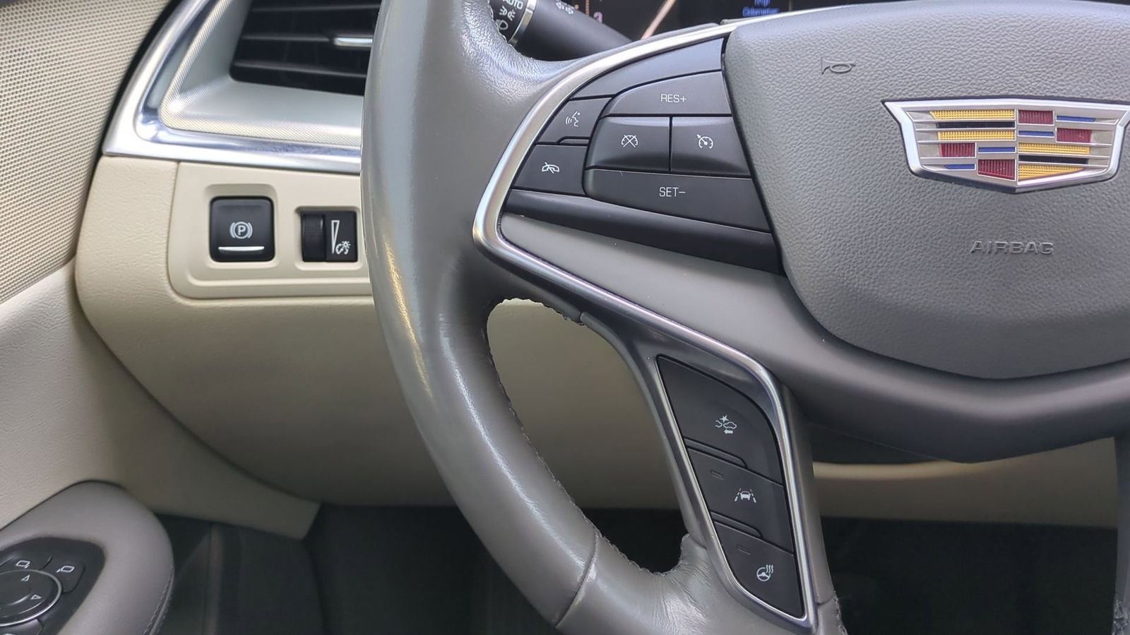 Thumbnail: 2018 Cadillac XT5 - 25