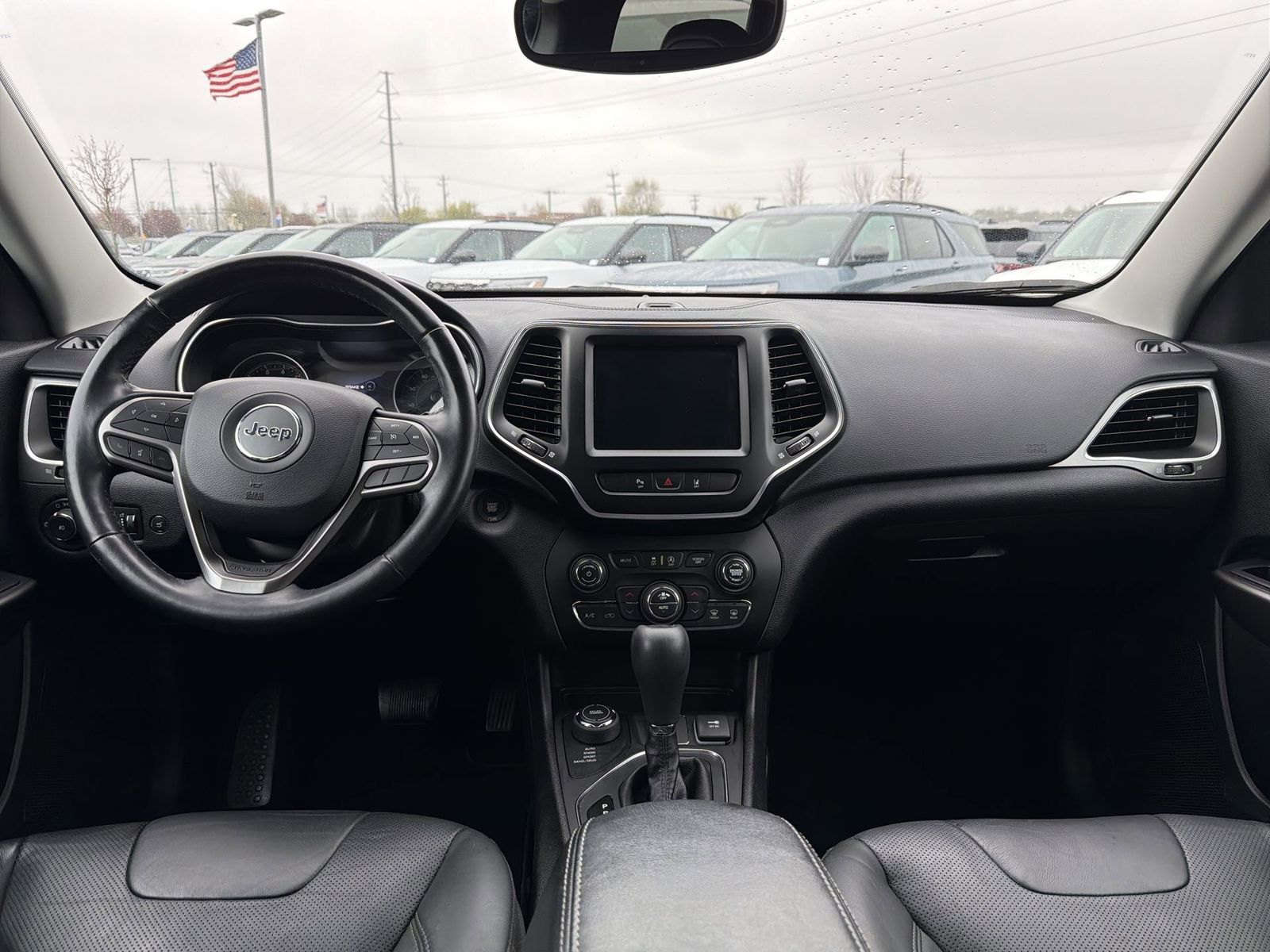 Thumbnail: 2021 Jeep Cherokee - 17