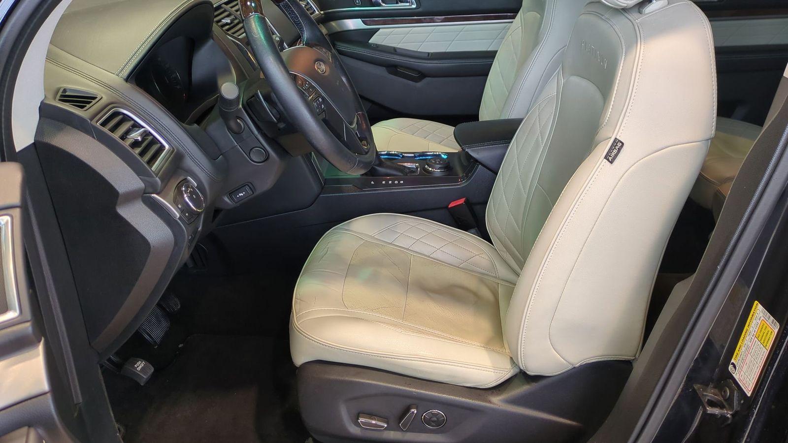 Thumbnail: 2016 Ford Explorer - 16