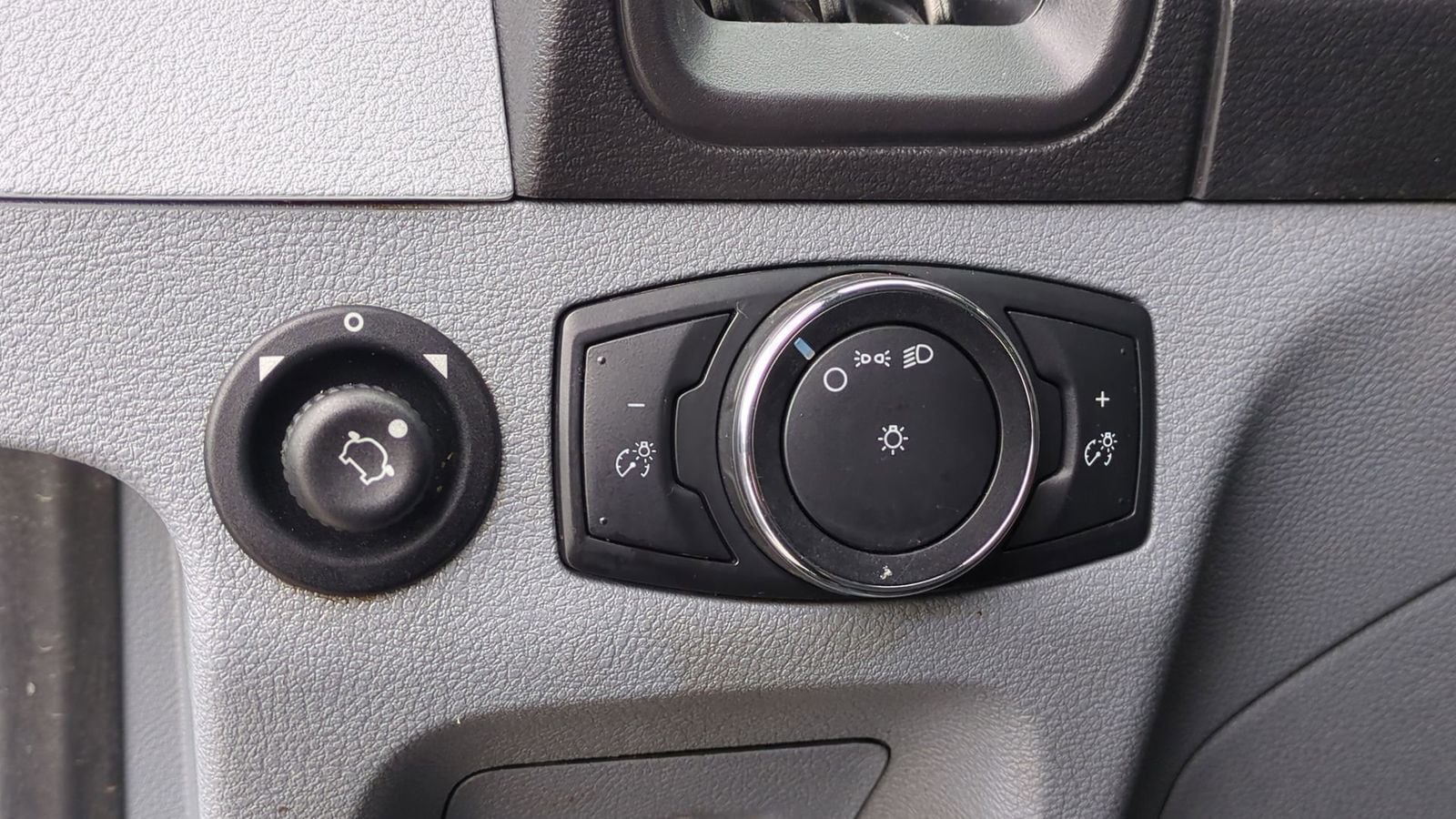 Thumbnail: 2018 Ford Transit Series - 16