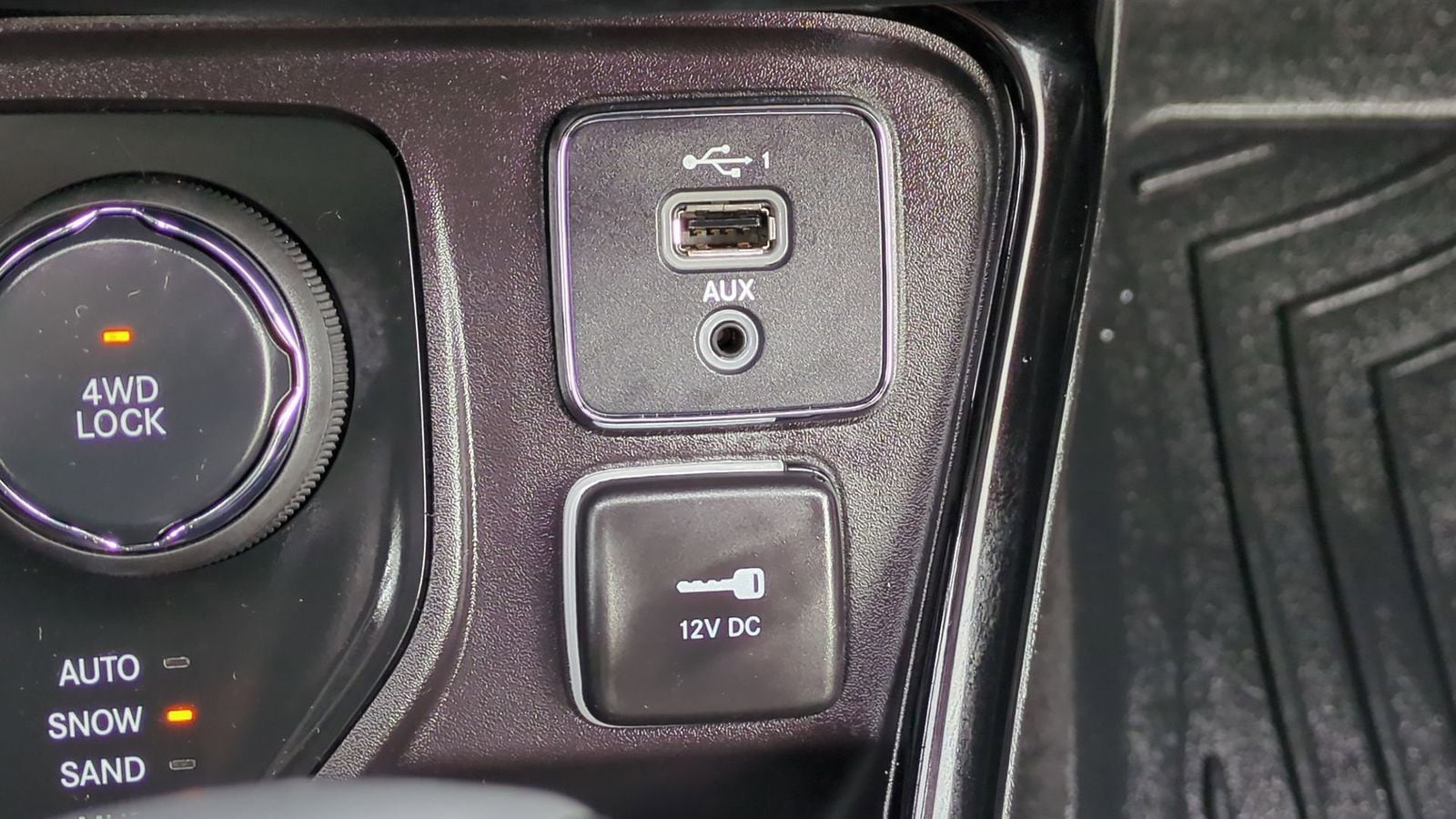 Thumbnail: 2020 Jeep Compass - 33