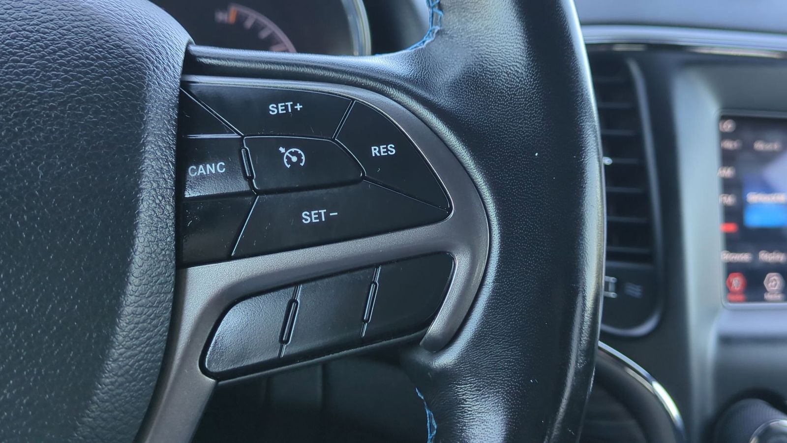Thumbnail: 2020 Jeep Grand Cherokee - 24