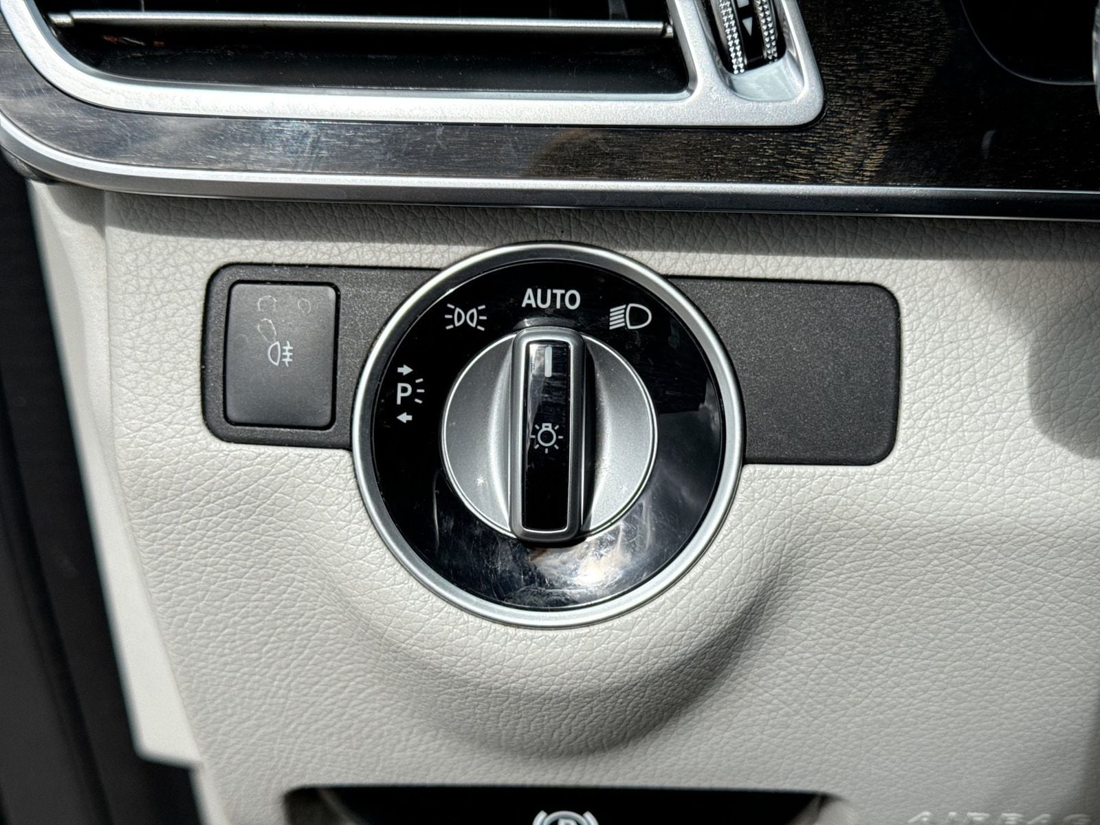 Thumbnail: 2014 Mercedes-Benz E-Class - 28