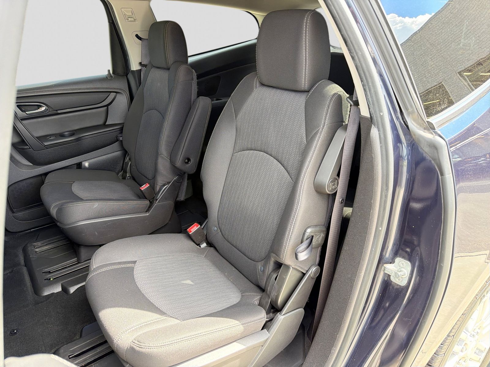 Thumbnail: 2015 Chevrolet Traverse - 23