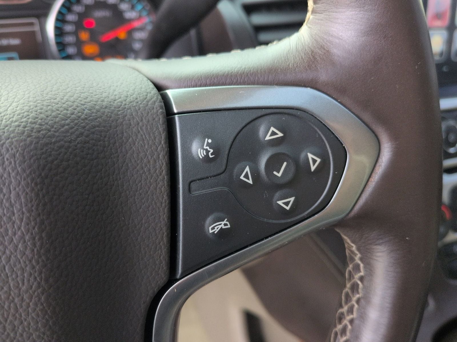 Thumbnail: 2015 Chevrolet Suburban - 34