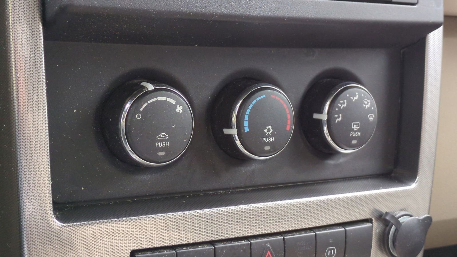 Thumbnail: 2009 Jeep Liberty - 23