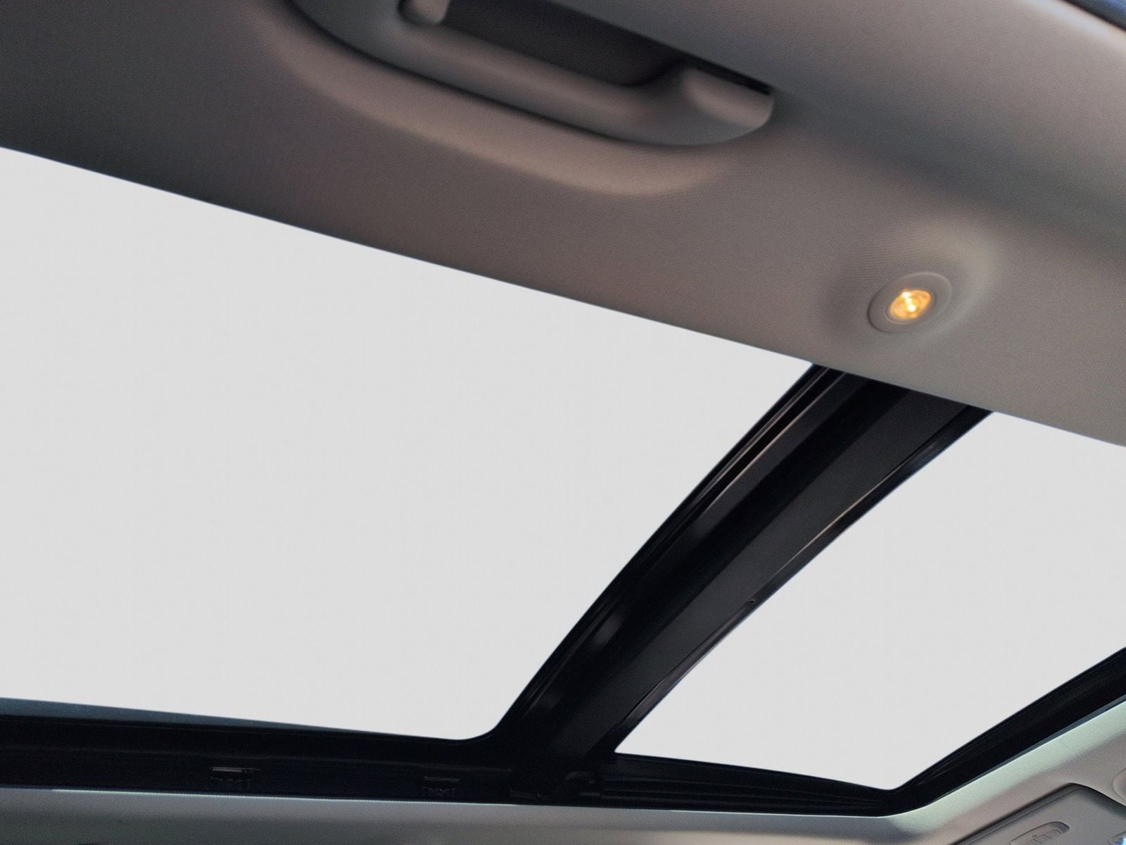 Thumbnail: 2021 Jeep Cherokee - 28