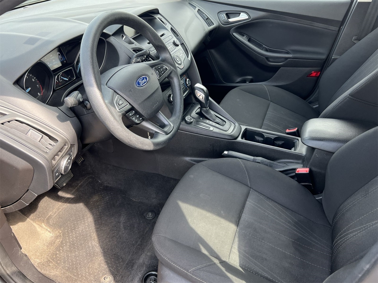 Thumbnail: 2015 Ford Focus - 10