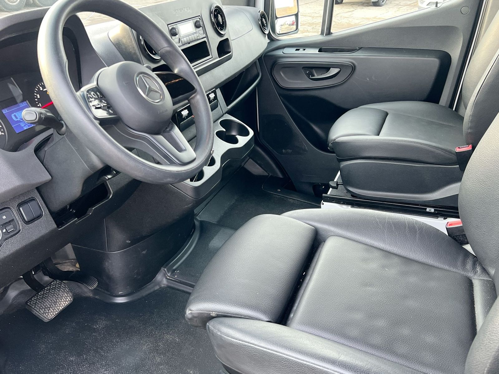 Thumbnail: 2023 Mercedes-Benz Sprinter - 10