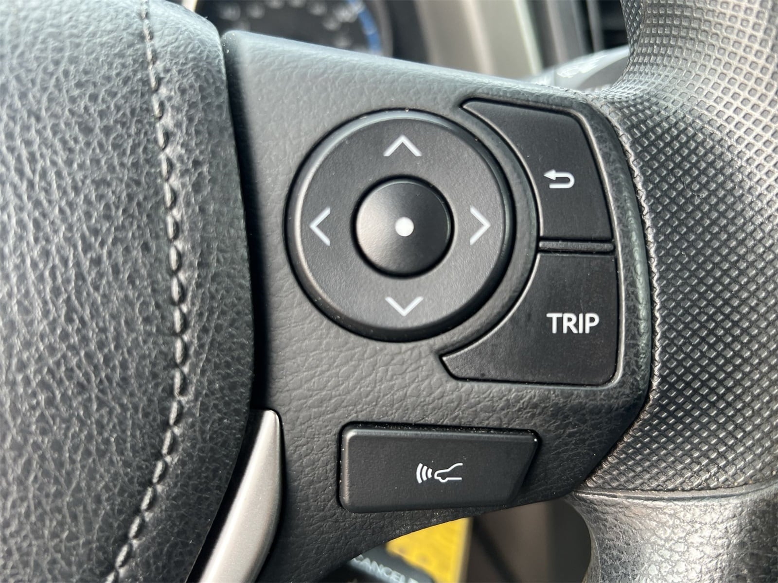 Thumbnail: 2017 Toyota RAV4 - 24
