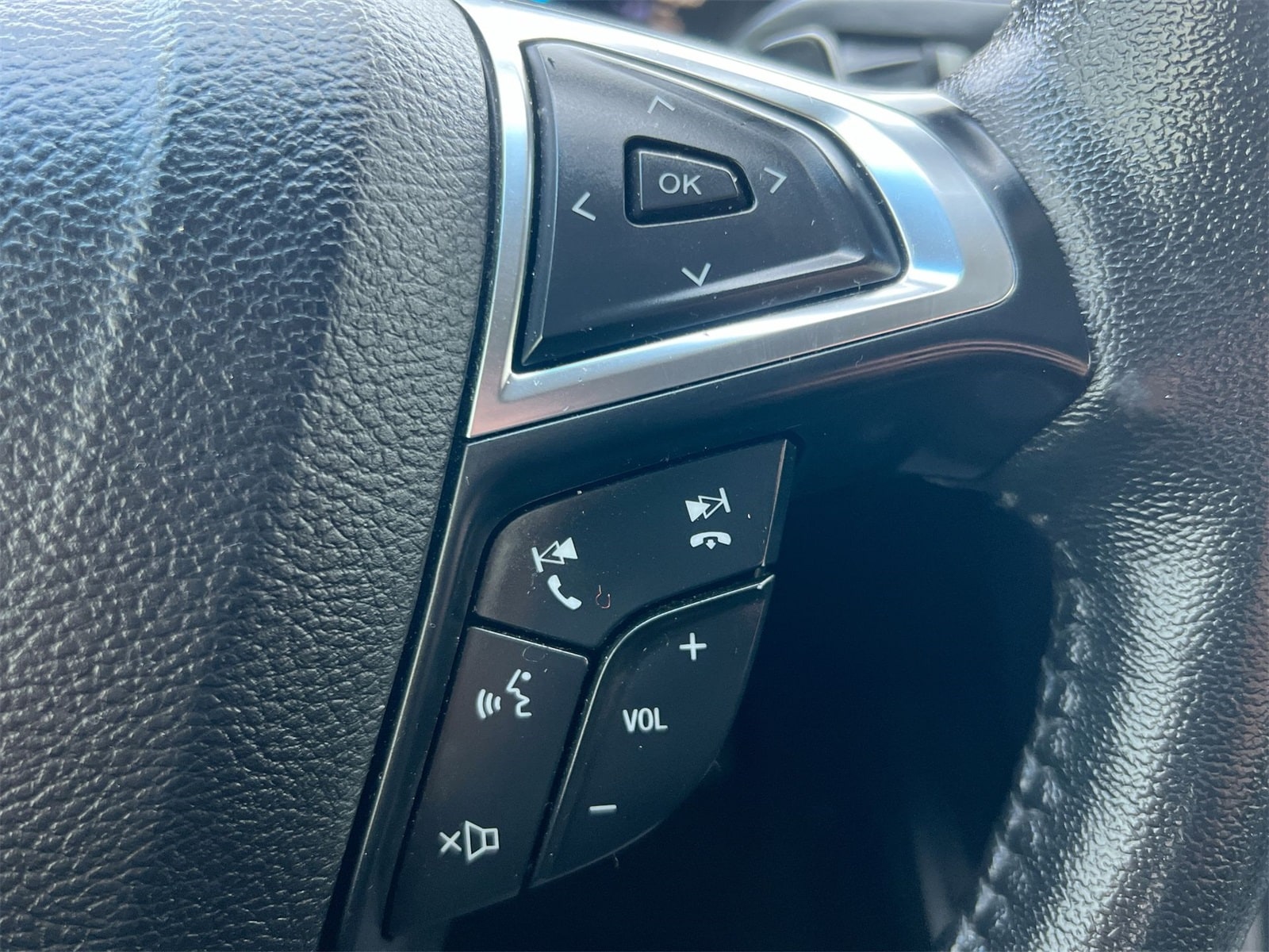 Thumbnail: 2017 Ford Edge - 25