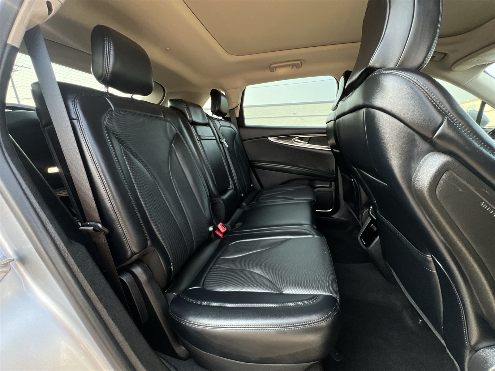 Thumbnail: 2022 Lincoln Nautilus - 21