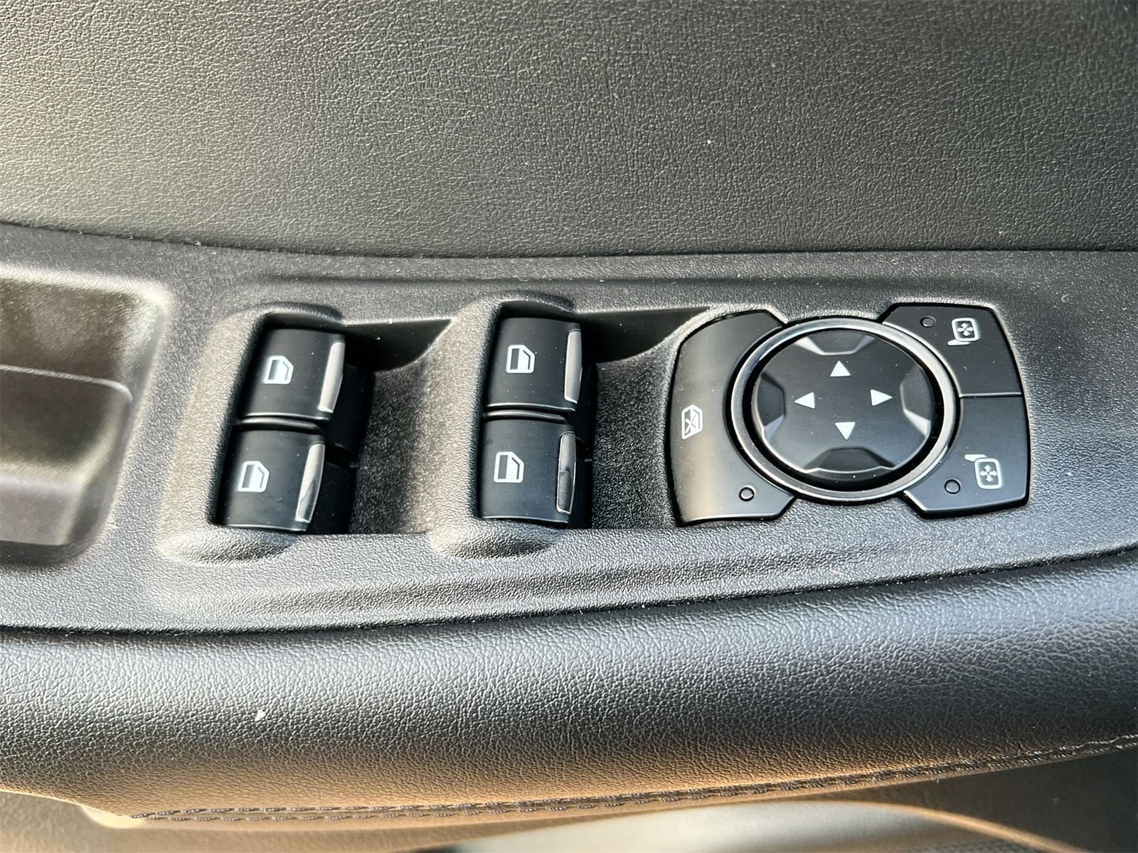 Thumbnail: 2023 Ford Edge - 17