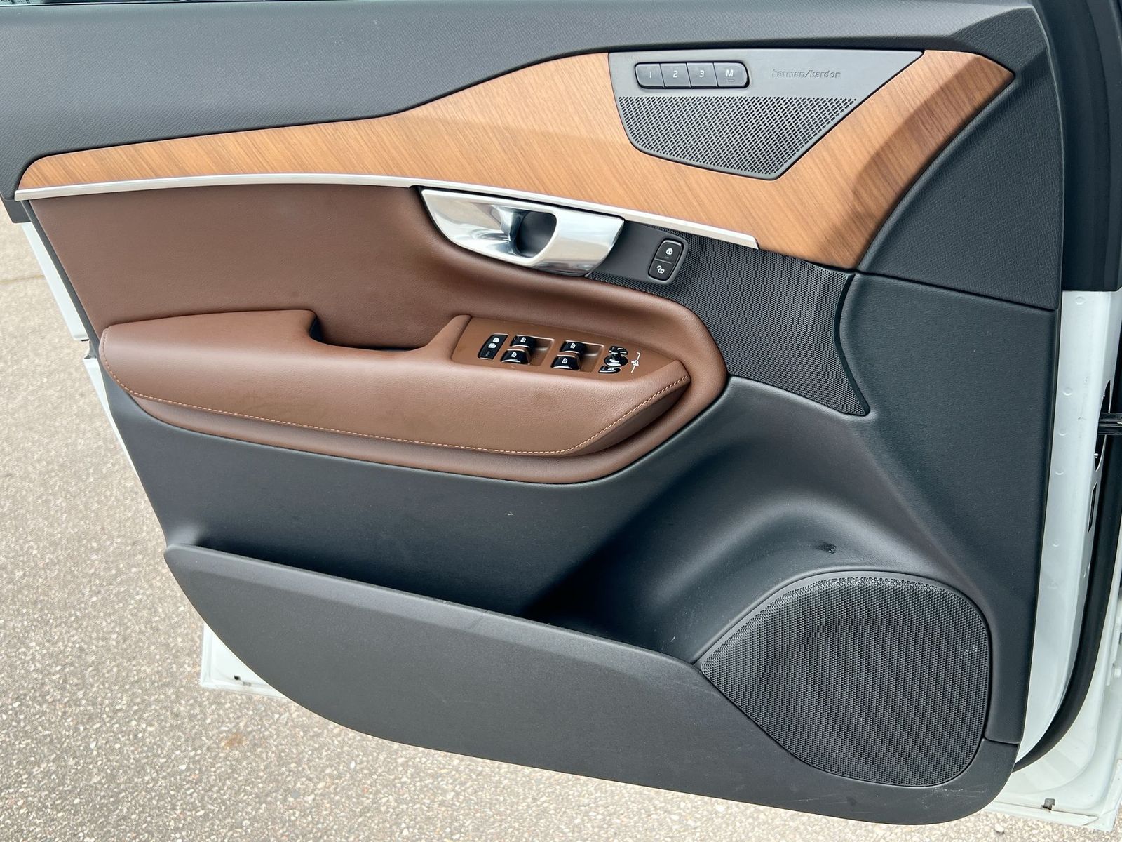 Thumbnail: 2023 Volvo XC90 - 28