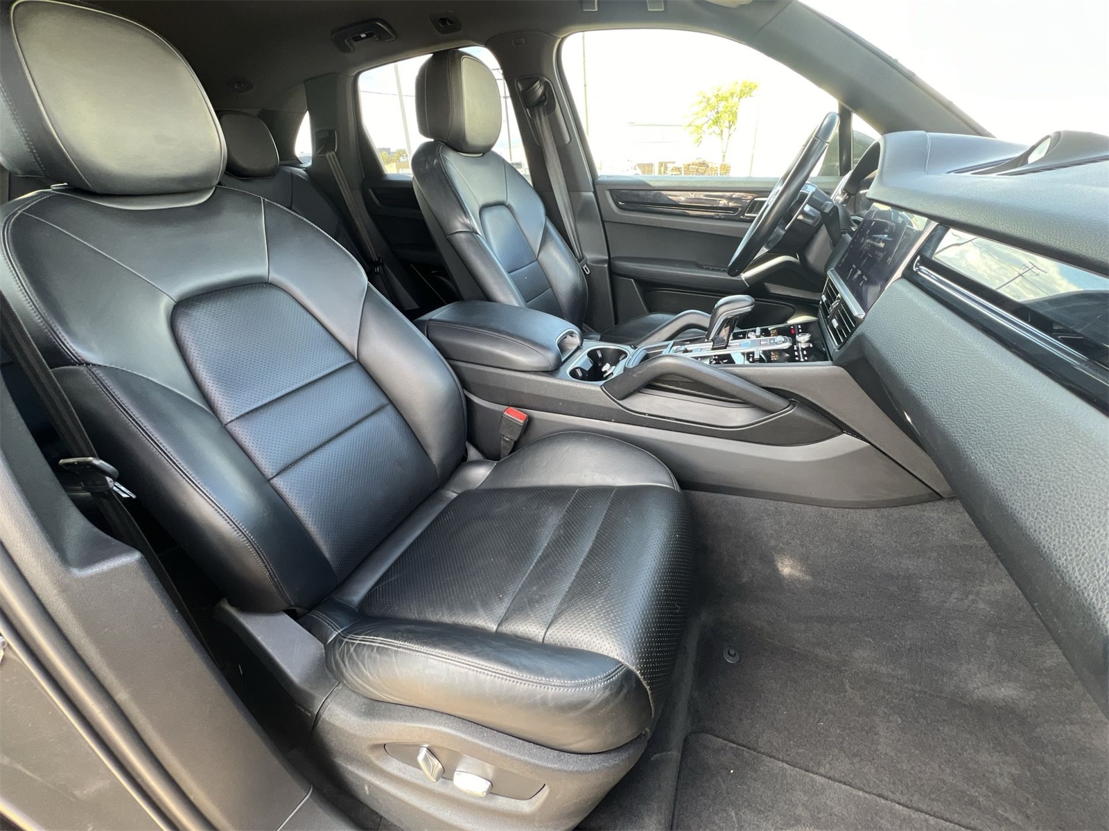 Thumbnail: 2019 Porsche Cayenne - 23