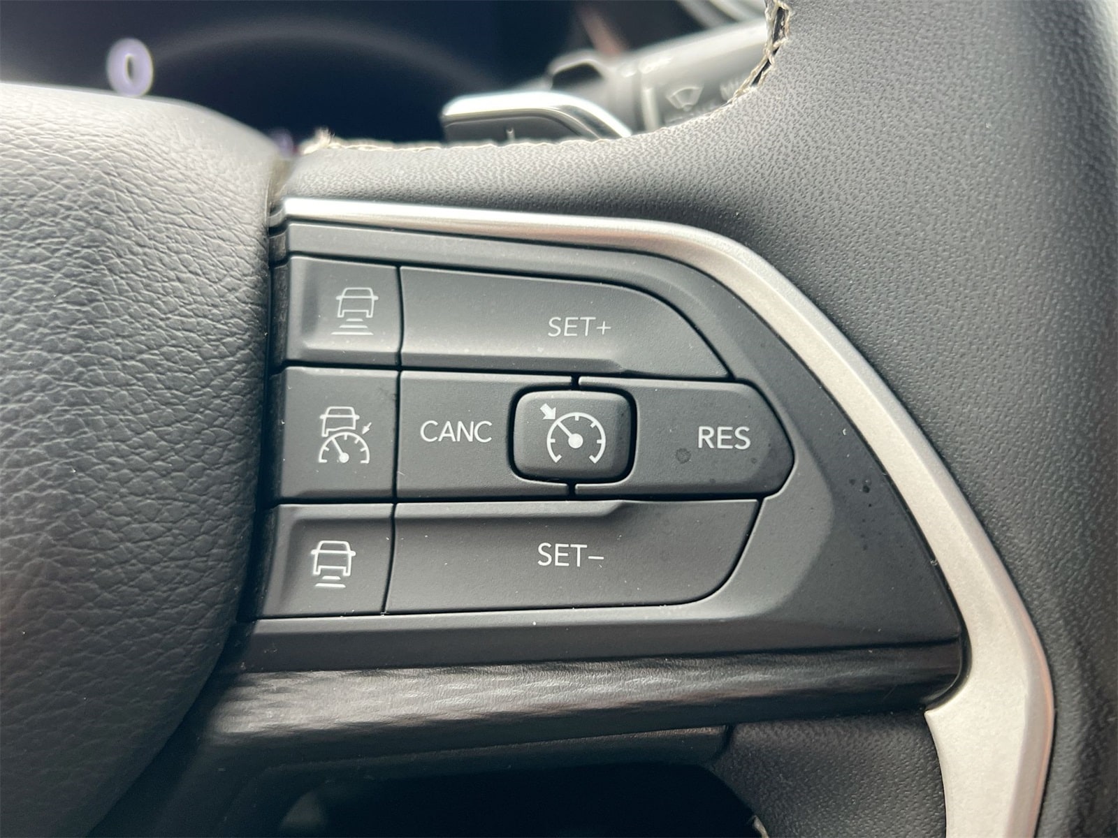 Thumbnail: 2023 Jeep Grand Cherokee - 24