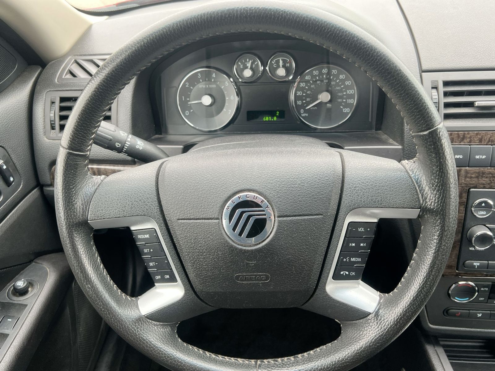 Thumbnail: 2009 Mercury Milan - 22