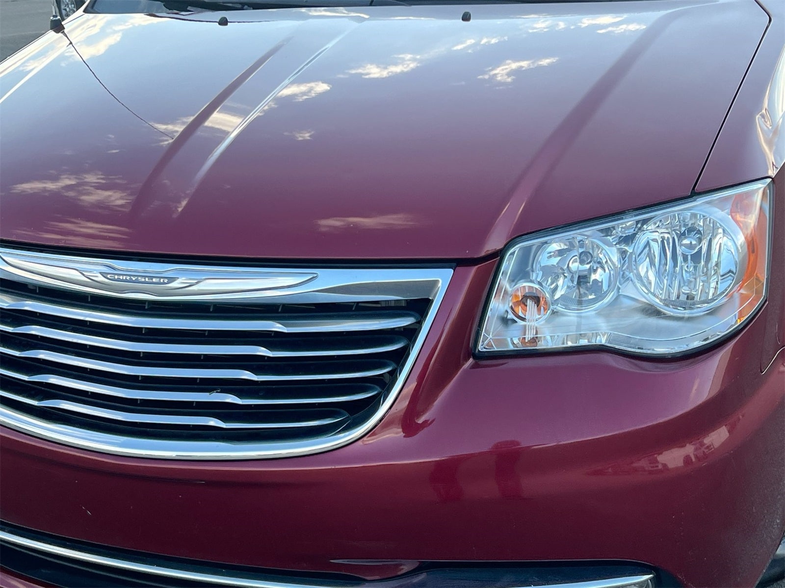 Thumbnail: 2015 Chrysler Town & Country - 11