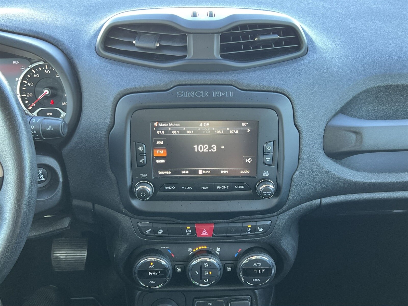 Thumbnail: 2015 Jeep Renegade - 27