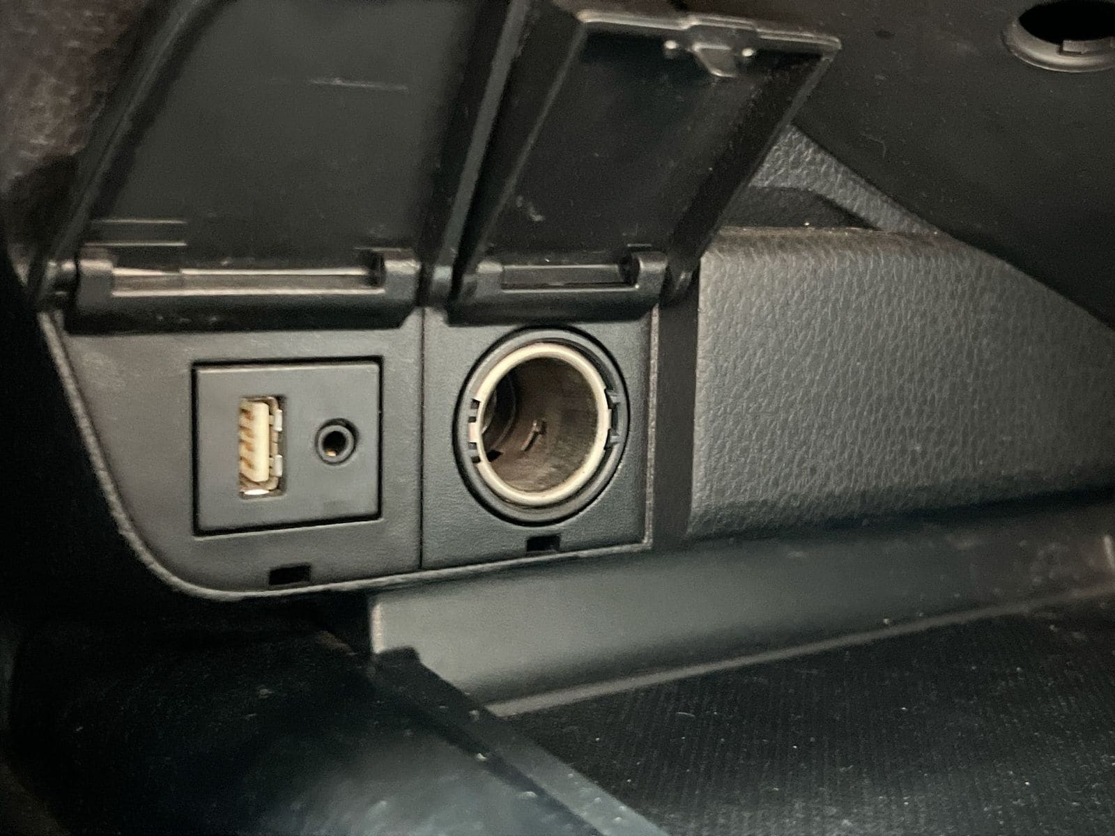 Thumbnail: 2019 Toyota Camry - 30