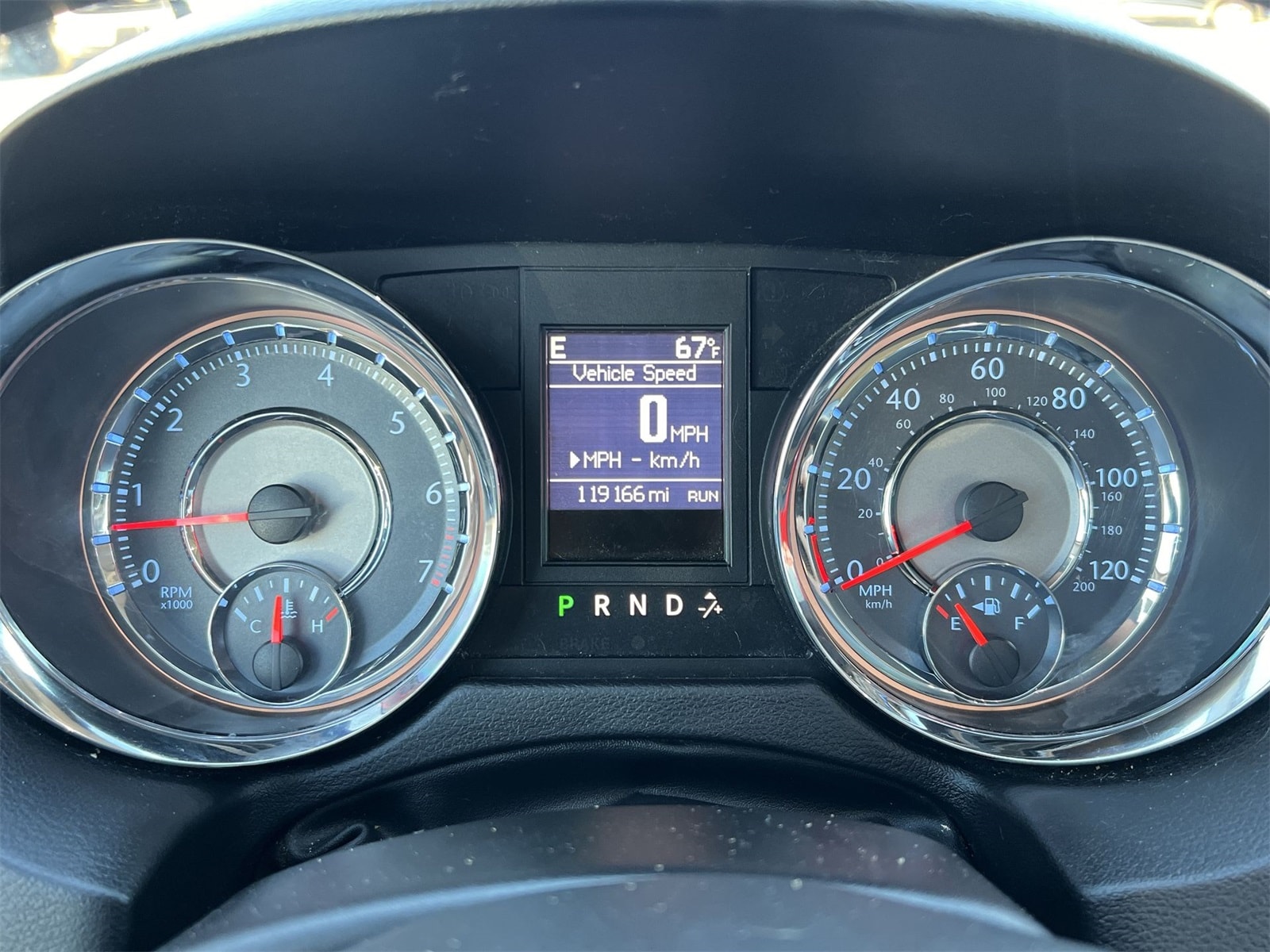 Thumbnail: 2015 Chrysler Town & Country - 30