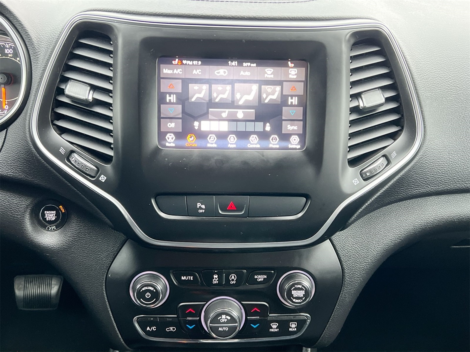 Thumbnail: 2019 Jeep Cherokee - 28