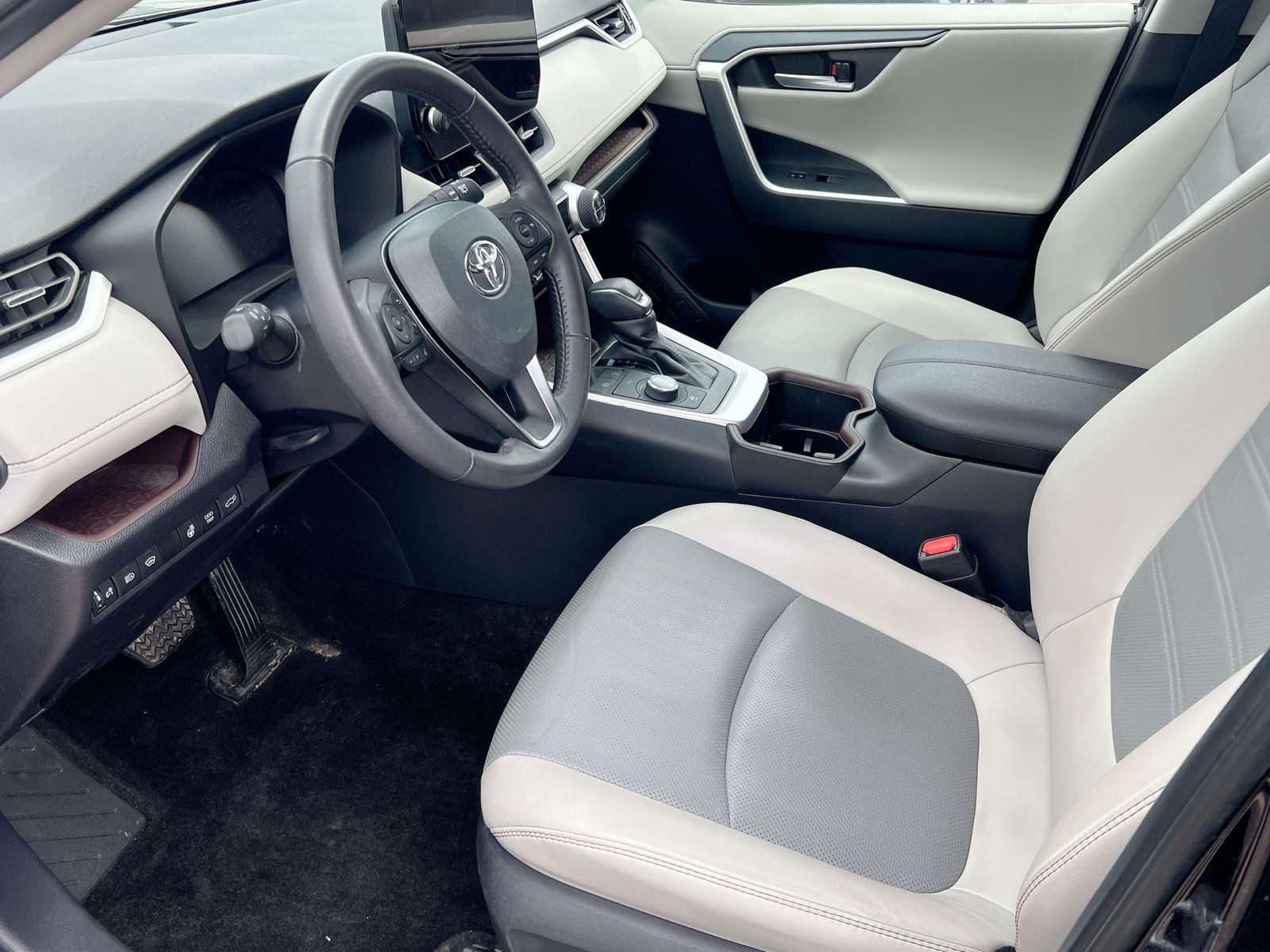 Thumbnail: 2024 Toyota RAV4 - 10