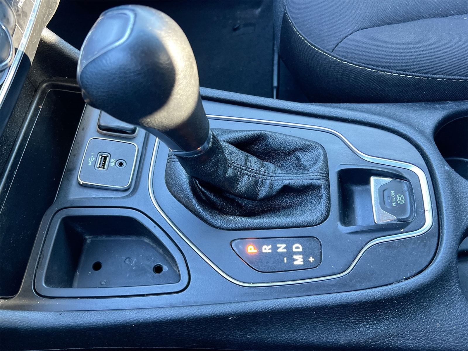 Thumbnail: 2019 Jeep Cherokee - 32