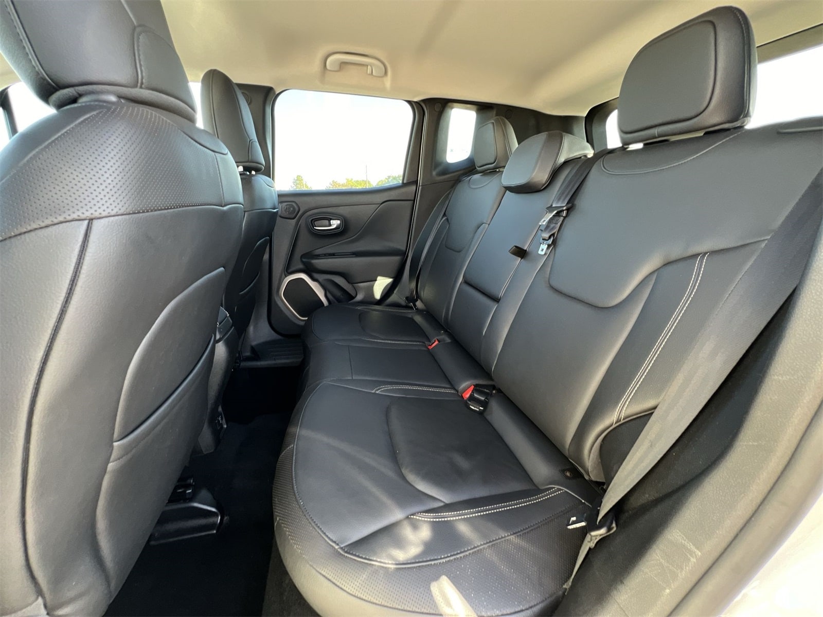 Thumbnail: 2015 Jeep Renegade - 19