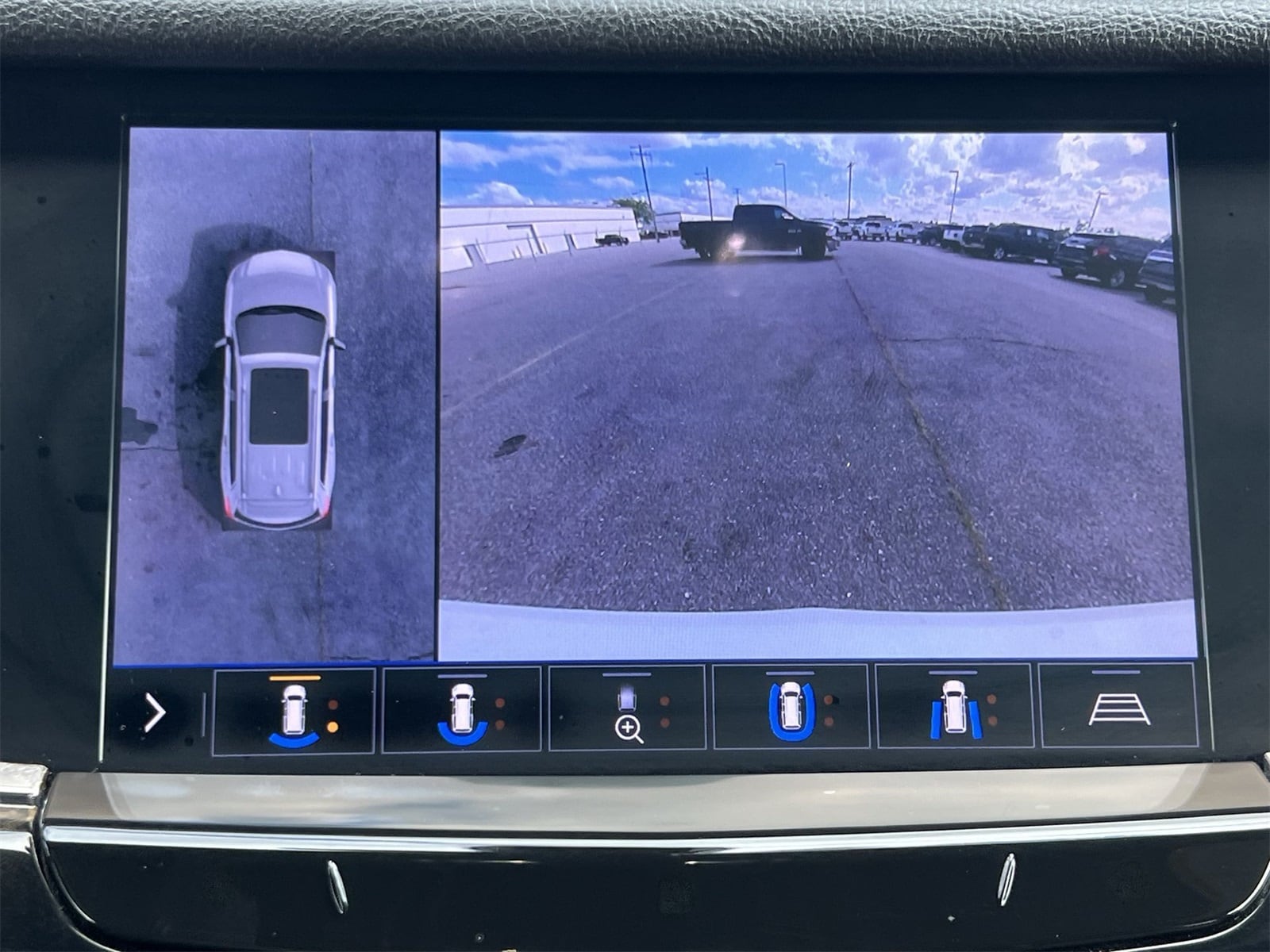 Thumbnail: 2020 Cadillac XT6 - 29