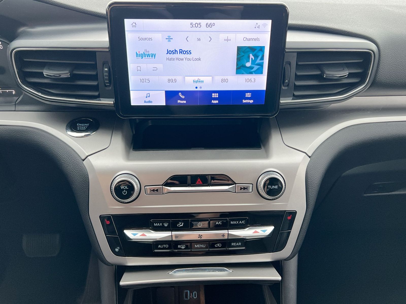 Thumbnail: 2022 Ford Explorer - 27