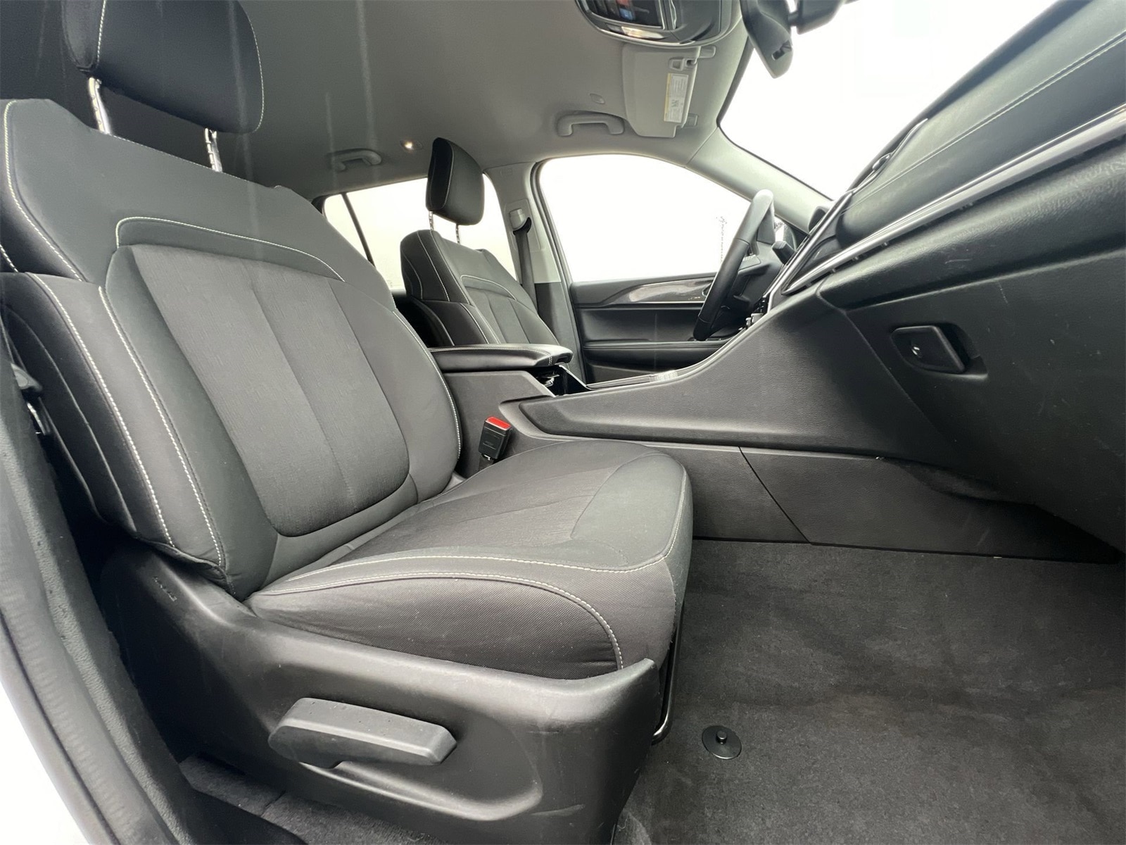 2022 Jeep Grand Cherokee L Laredo 22