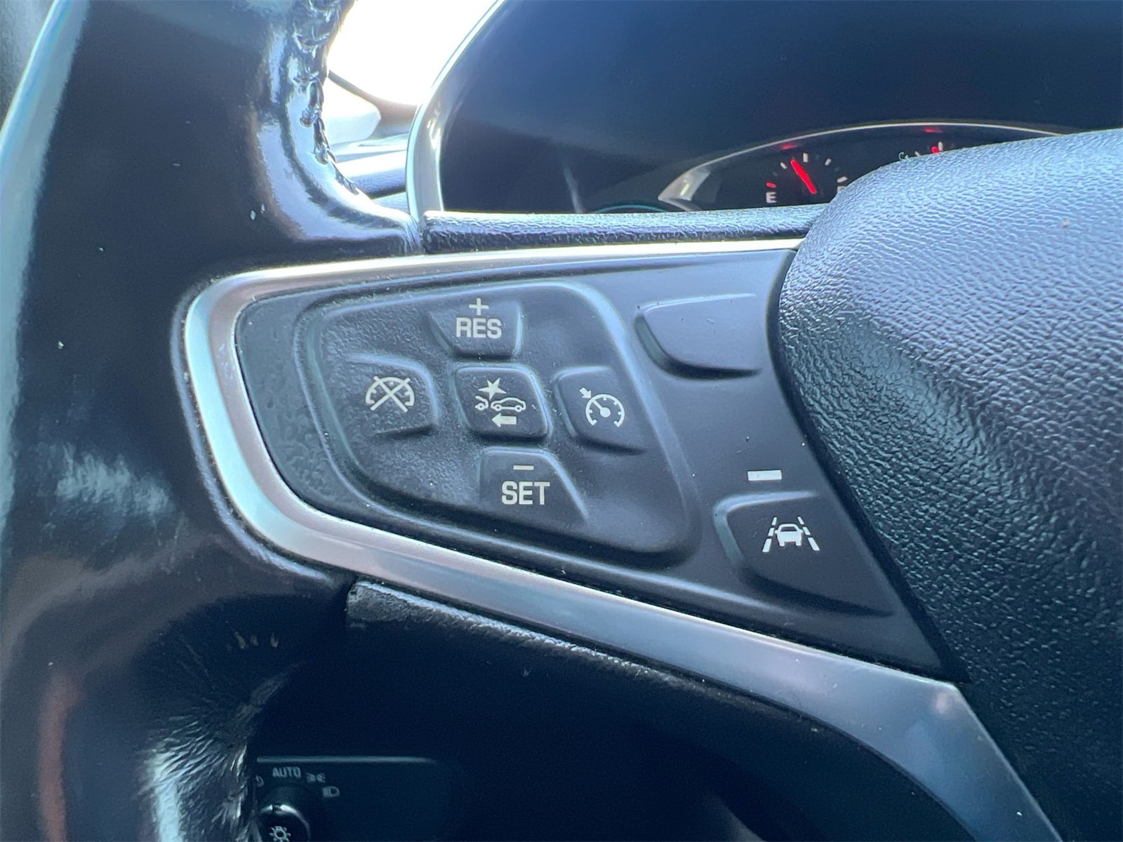 Thumbnail: 2019 Chevrolet Equinox - 24