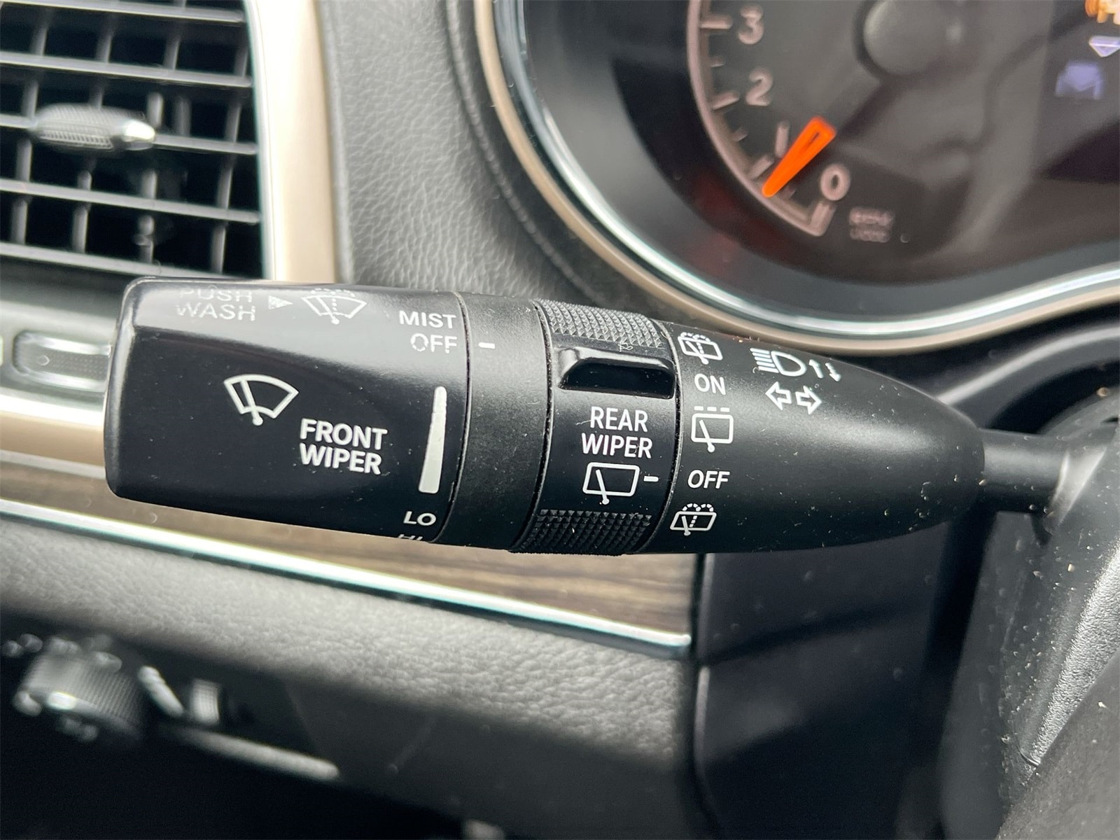 Thumbnail: 2017 Jeep Grand Cherokee - 25