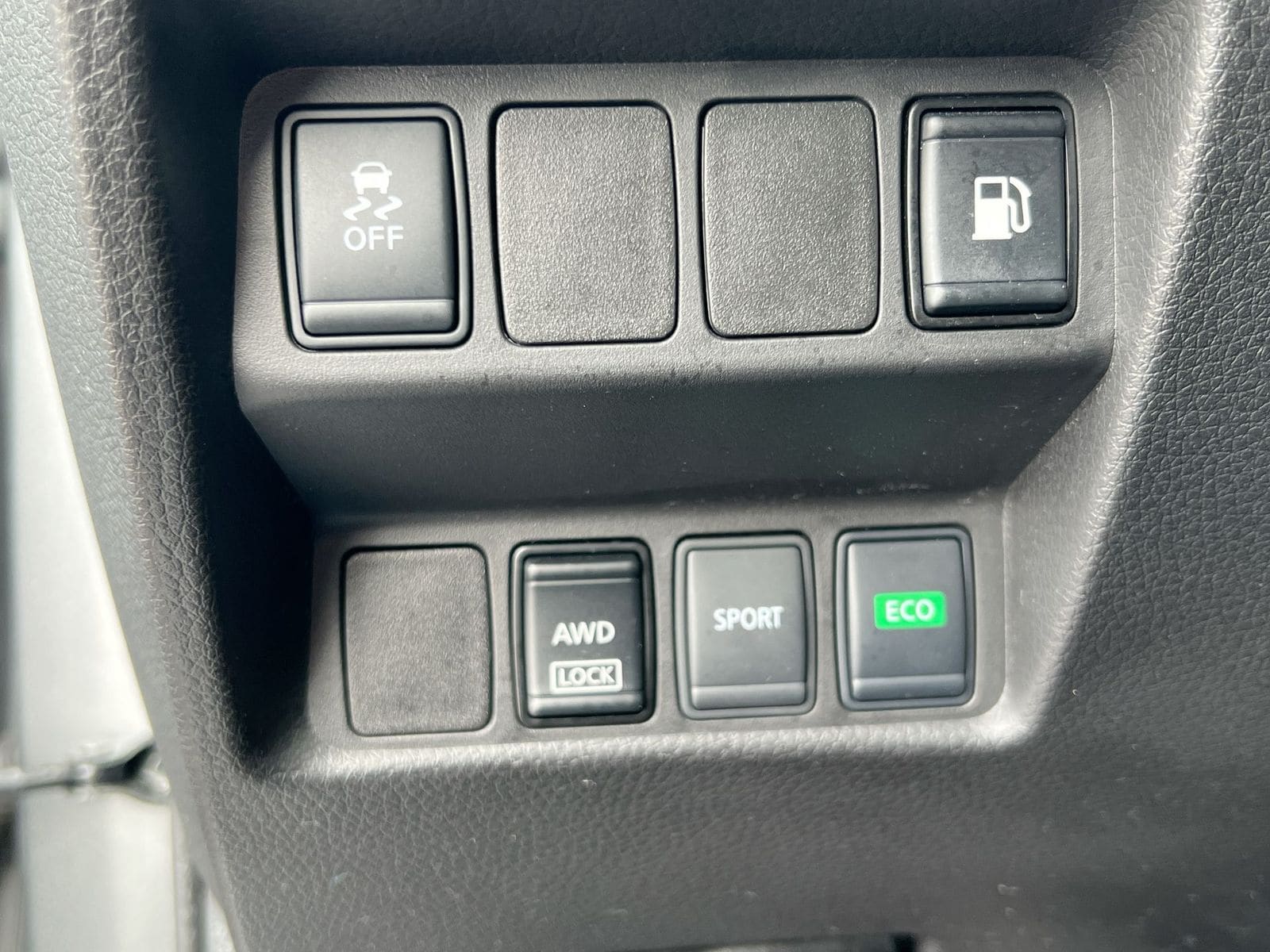 Thumbnail: 2018 Nissan Rogue - 17