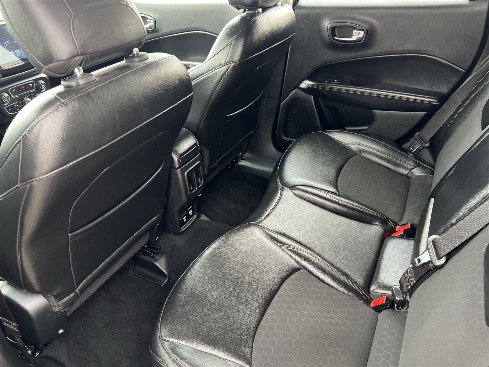Thumbnail: 2019 Jeep Compass - 18
