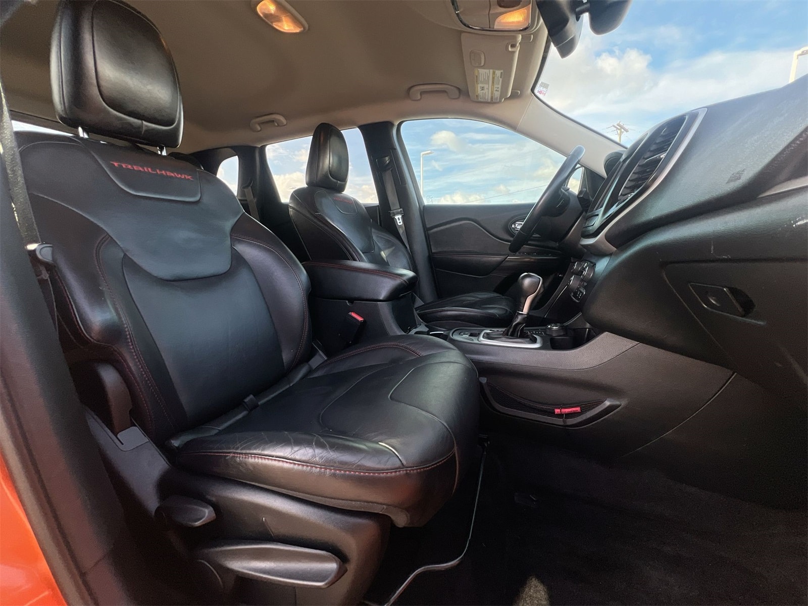 Thumbnail: 2015 Jeep Cherokee - 21