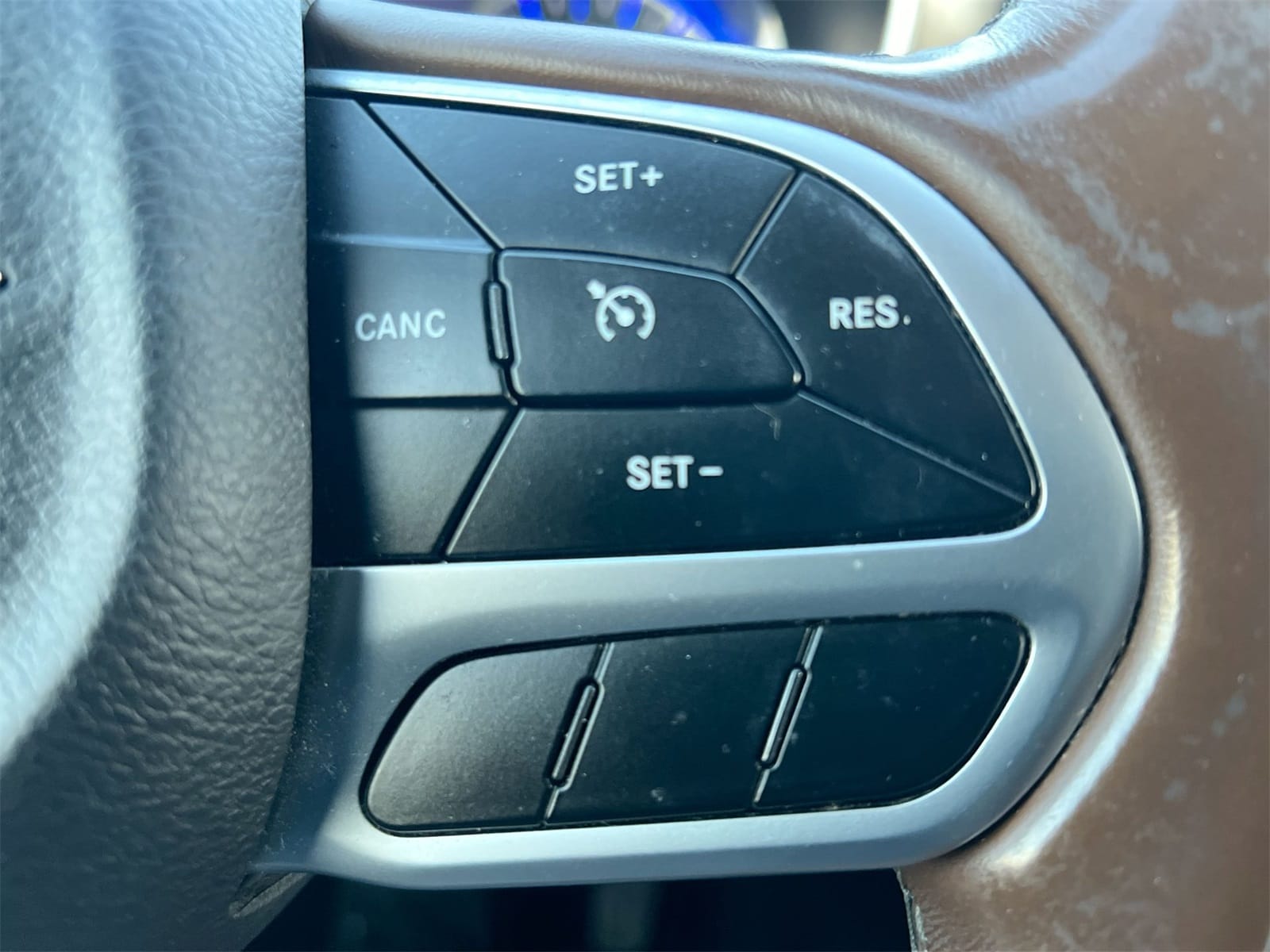 Thumbnail: 2018 Chrysler Pacifica - 24