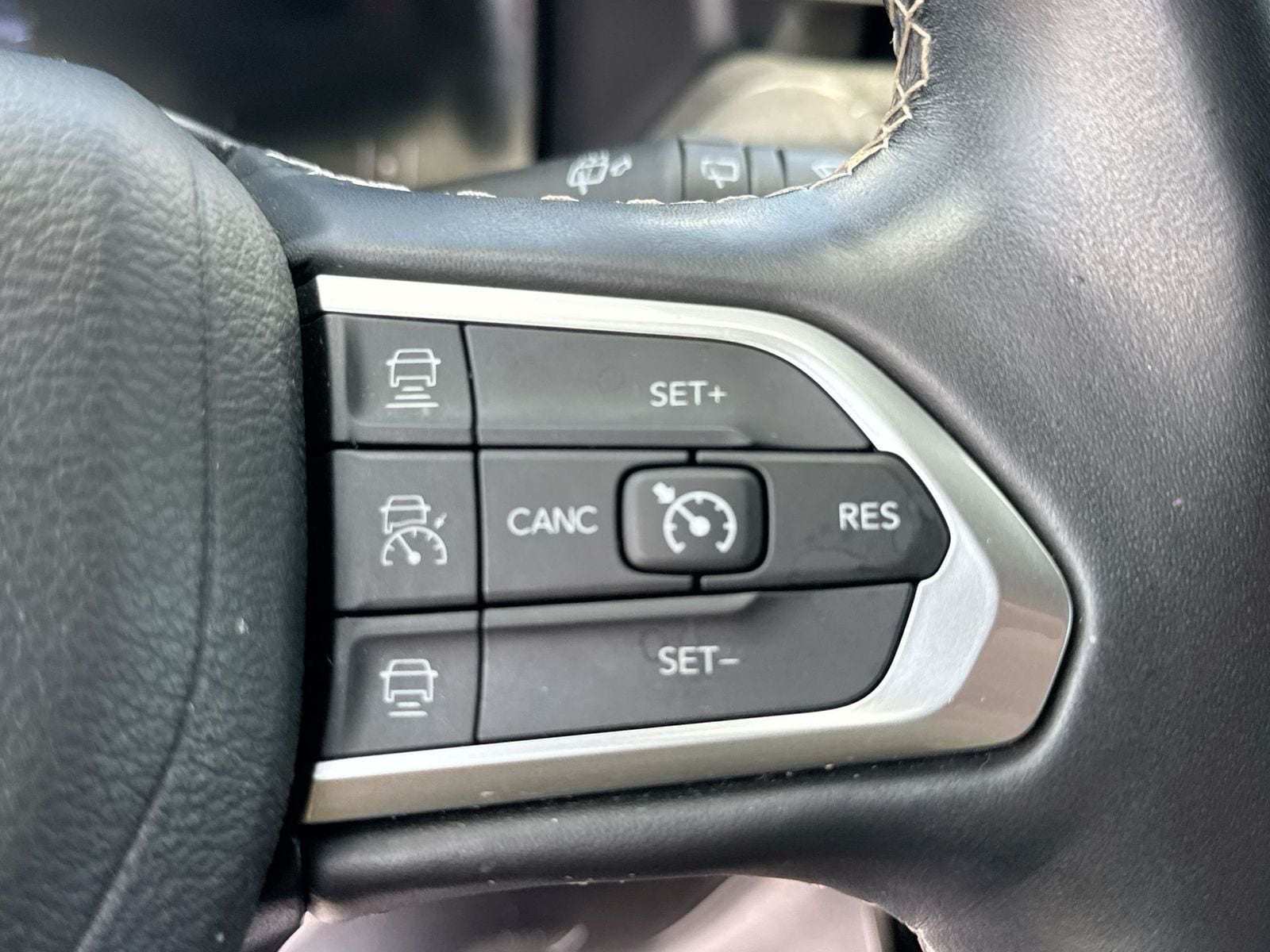 Thumbnail: 2022 Jeep Compass - 24