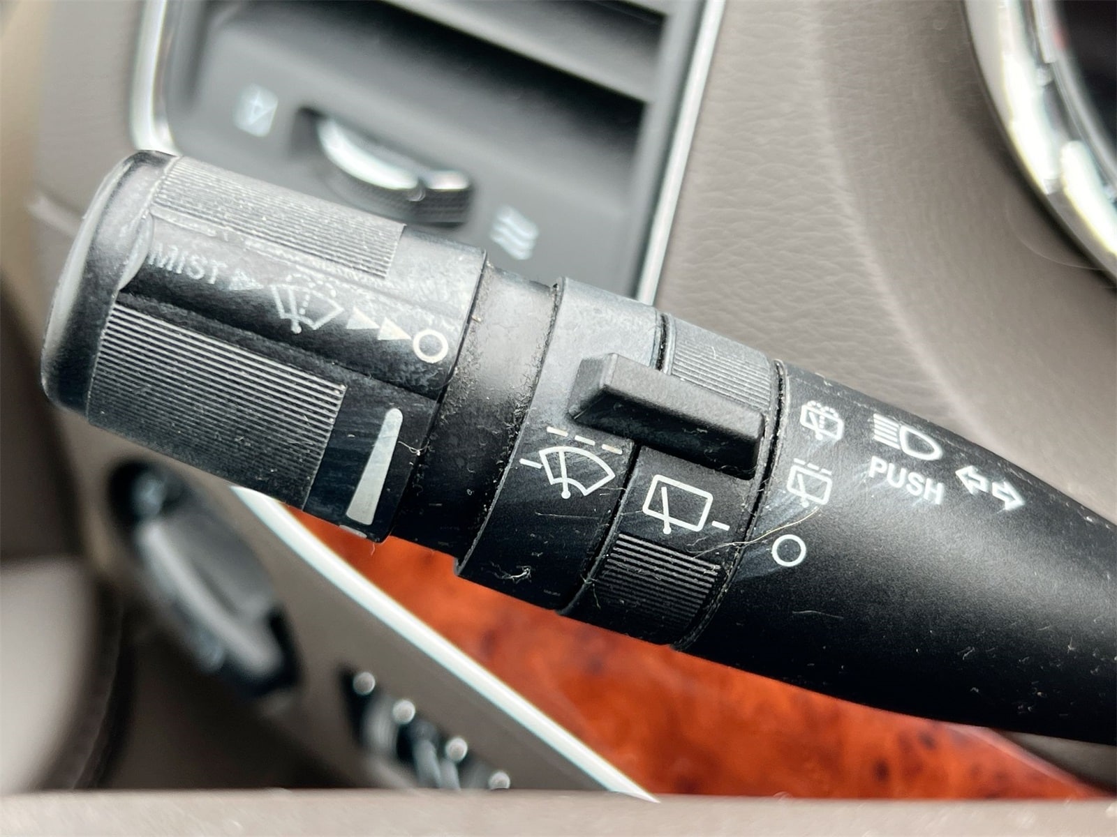 Thumbnail: 2013 Chrysler Town & Country - 25