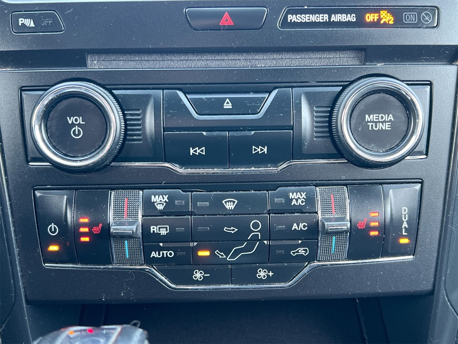 Thumbnail: 2017 Ford Explorer - 28