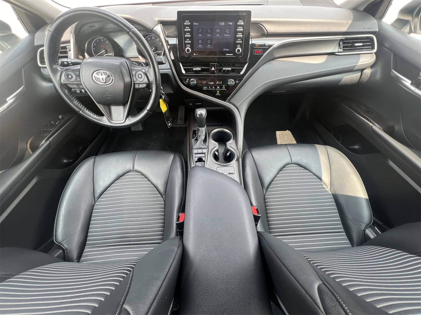 2022 Toyota Camry SE 16