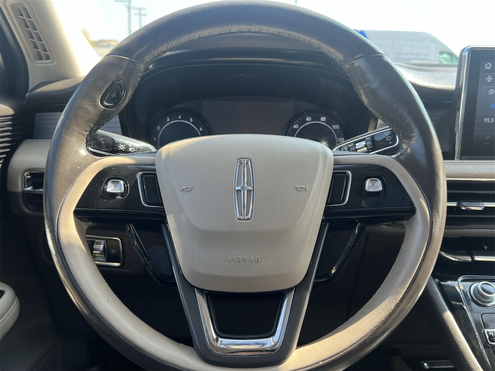 Thumbnail: 2022 Lincoln Corsair - 23